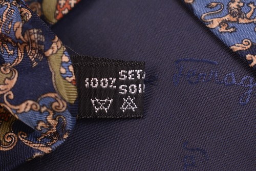 Corbata Salvatore Ferragamo Hecha en ITALIA Regal Emblemático Cresta Motivo Satinado Seda - Imagen 4 de 6