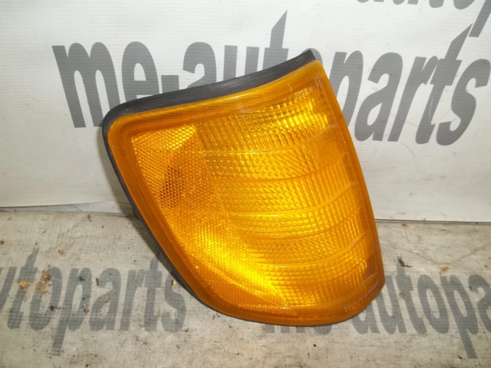 86-93 MERCEDES W124 OEM LADO DERECHO PASAJERO ESQUINA DELANTERA LUZ GIRATORIA LÁMPARA Foto 2 de 4