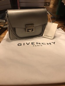 givenchy gv3