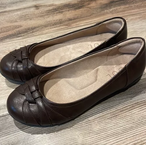 SOUL Naturalizer Womens Brown Leather Slip On Flats Shoes Size 8 Cushioned