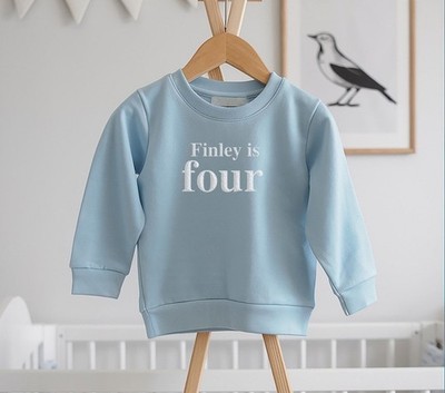 Sweatshirt personalisiert Name Geburtstag bestickt, One Two Three Four Five Shirt