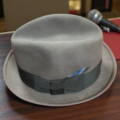 Cappello Fedora Vintage Royal Stetson Grigio Feltro 7 1/4 The Hub Springfield Ohio - Foto 2 di 10
