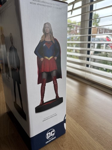 DC Collectibles Supergirl 12.5" Statue 1400/5000 Limited Edition - Boxed - Imagen 21 de 24