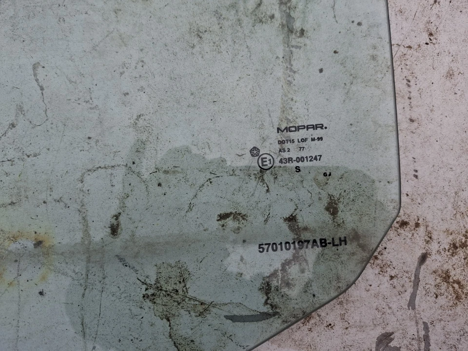 Vidrio - Lado trasero del conductor - LH 57010197AB para Jeep Liberty 2008-2012 Foto 2 de 2