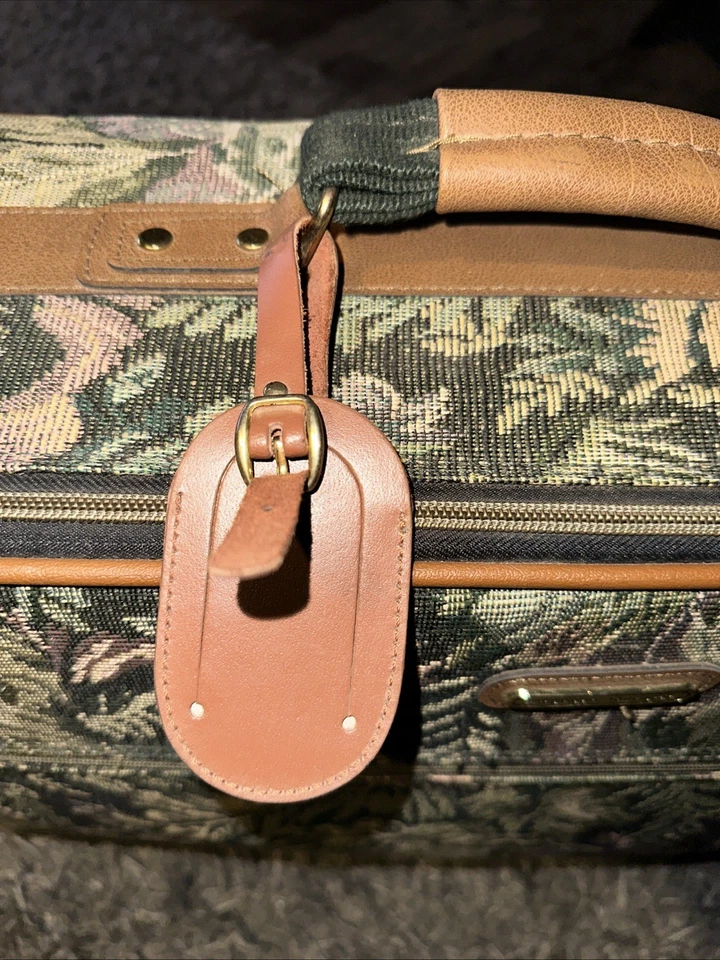 复古 5 件 American Tourister 轮式行李箱花卉挂毯旅行行李箱 26 — 第 3/4 张图片