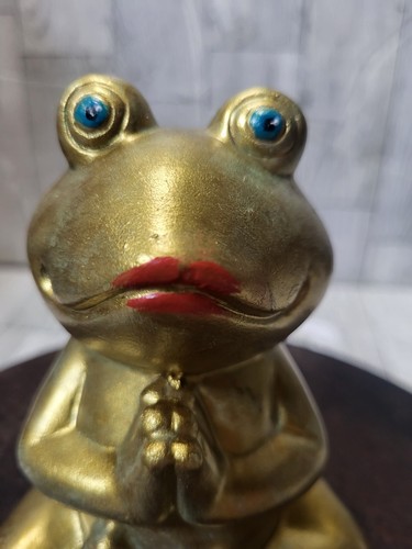 5" Gold Yoga Meditating Blue Eyed Red Lip Frog Figurine Statue Concrete Enhanced - Picture 11 of 12