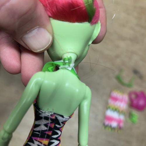 Monster High Venus McFlytrap Beach Besties - Bild 5 von 5