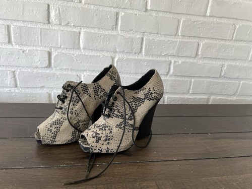 Penny Loves Kenny Women's Ankle Peep Toe Tan Black Lace Snakeskin Heel Boots 6