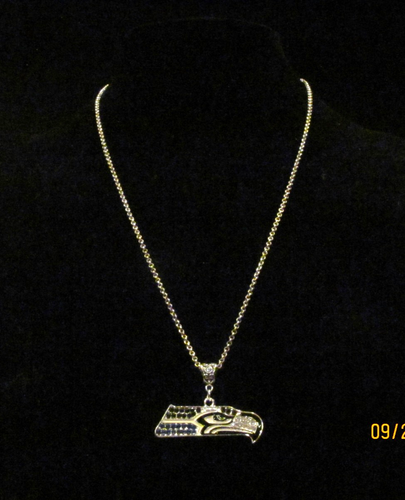Collar de diamantes de imitación Seattle Seahawks con cadena tono plata de 24 pulgadas - Imagen 4 de 5