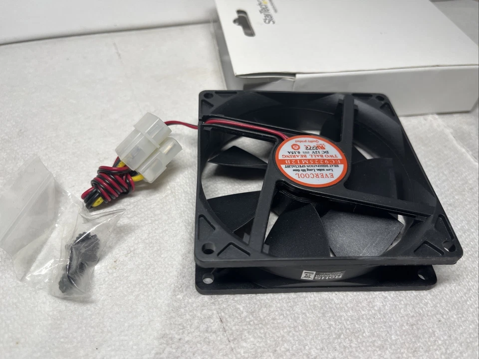 92MM CASE COOLING FAN WITH 4PIN, (3.625in x 3 .625in x 1in) Dual Ball Bearing wi - Image 2 of 4