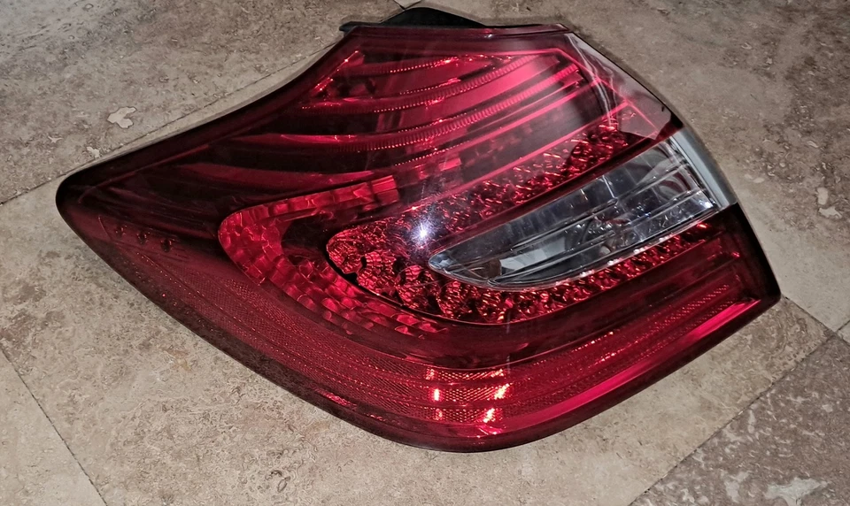 *TESTED* 2012-2014 Hyundai Genesis Sedan LED Outer Tail Light Driver Left Side - Image 4 of 4