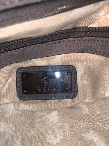 Bolso de Hombro Hobo de Cuero Guess by Marciano Gris Grande Tachonado Suave - Imagen 15 de 24