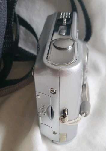 Nikon Coolpix L4 4.0MP Digital Camera Silver Digi Cam Compact Zoom Tested W/Case - Picture 6 of 13