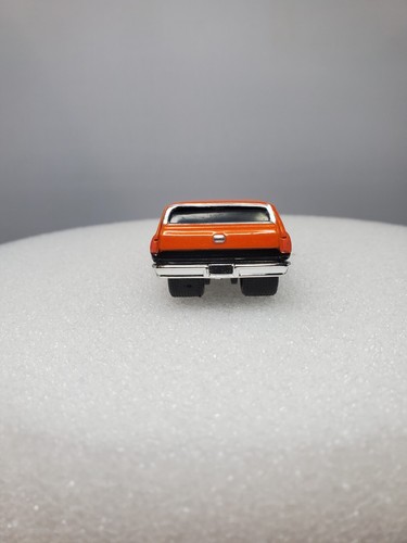 Muscle Machines 1965 Chevrolet Chevelle Wagon Orange/Black Diecast 1:64 Scale - Picture 4 of 6