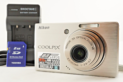 Nikon COOLPIX S500 Silver With 2GB SDHC Card Digital Camera Nikon COOLPIX S500 Silver With 2GB SDHC Card Digital Camera