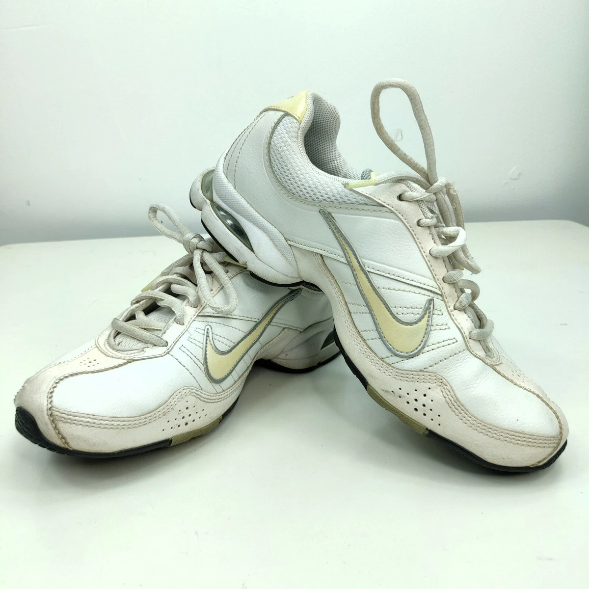 Nike blancas y amarillas top