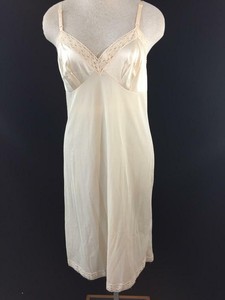 Vanity-Fair-full-slip-Size-36-L-beige-lace-knee-length-nylon-USA-made