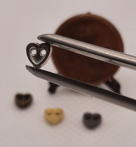 4 winzige Knöpfe, HERZ, Metall,  Mode für Mini-Puppen, Teddys etc., Farbwahl - Bild 3 von 15