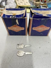 2 NOS GM Logo OEM "E" IGNITION +"K" DOORS/TRUNK Key Blanks Uncut B44