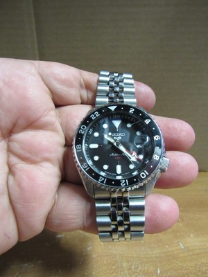 Seiko 5 Sport SKX Series GMT 4R34-00A0 SBSC001 Automatic 