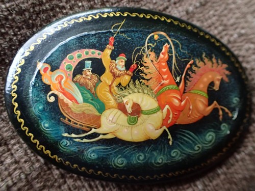 Russian Lacquer Brooch Pin Troika Horse Carriage Oval Hand Painted Vintage - Picture 3 of 4