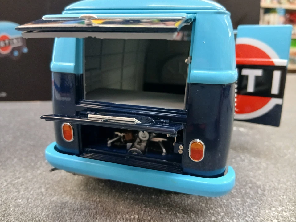 Schuco 450028500 VW T1b trasporto "Martini" 1/18 - Immagine 3 di 4