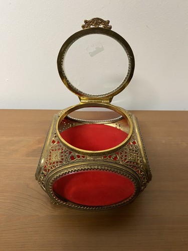 Ormolu Jewelry Casket with Beveled Glass and Windows - 5 Panel Red Fabric - Picture 3 of 4