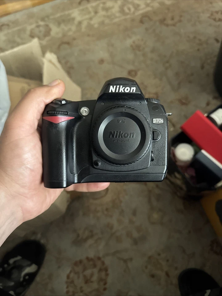 Nikon D70s, photo 1 of 4