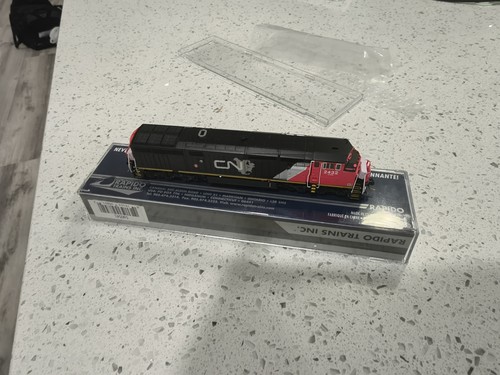 N Scale Rapido Dash 8-40CM CN Diesel Locomotive #2432 DCC/SOUND equipped - Picture 3 of 8