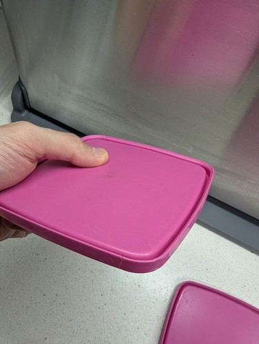Rarissimo set di 3 Tupperware vintage trasparenti con coperchi rosa 5" dal Giappone - Foto 7 di 7