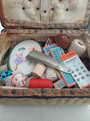 Old Sewing Box And Bits And Pieces - Picture 2 of 13