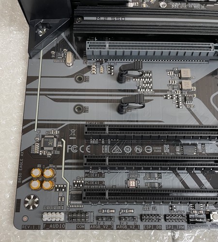 GIGABYTE B650 Eagle AX AM5 AMD ATX DDR5 WIFI 6E scheda madre - Foto 4 di 12
