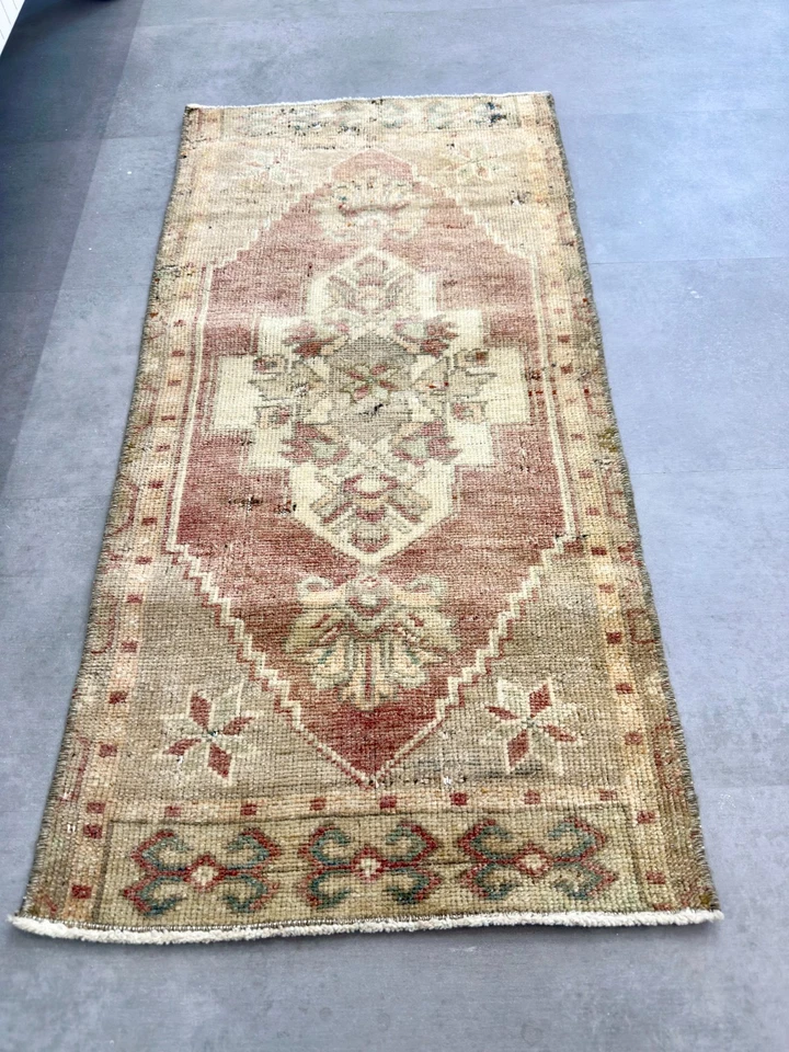Alfombra roja marrón vintage 1x3, alfombra pequeña turca, lana hecha a mano, alfombra de baño, alfombra de puerta Foto 3 de 4
