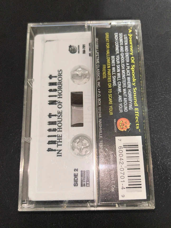 Fright Night in the House of Horrors: A Journey of Spooky Sound Effects Cassette Foto 2 de 4