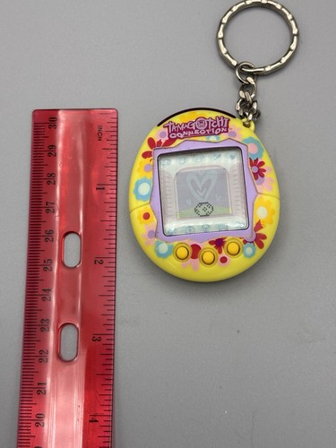 2004 Bandai Tamagotchi Connection V2 - Yellow with Flowers - Bild 6 von 7