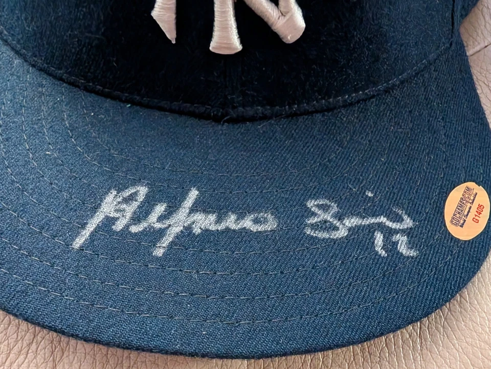Gorra autografiada por Alfonso Soriano de los Yankees MLB Foto 2 de 3