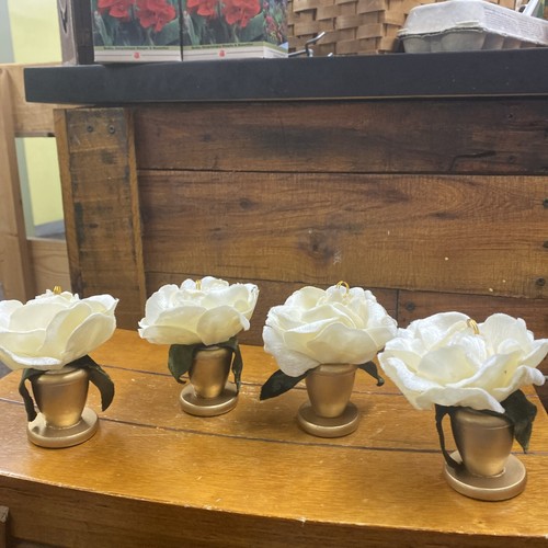 4 Vintage Lillian Vernon 4 " Ivory Fabric Flower- Gold Pot Place Card Holders - Picture 10 of 16