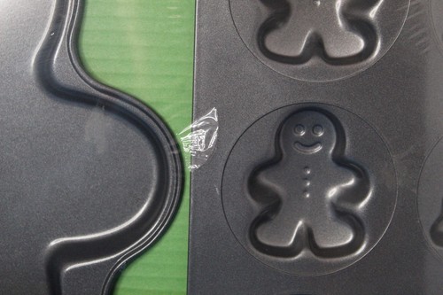 Wilton 2109-0433 Juego para hornear galletas de vacaciones Pan de jengibre Hombre Árbol de Navidad - Imagen 2 de 5