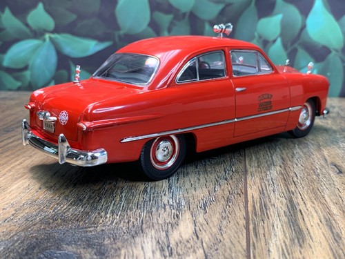 NEW IN BOX FIRST GEAR 1949 FORD TUDOR FDNY CHIEF SCALE 1:25 - Picture 8 of 22