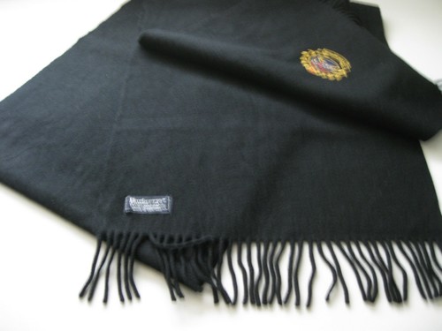 Bufanda grande de Burberry de Londres. 100% lana, negro con logotipo de prorso bordado. - Imagen 4 de 9