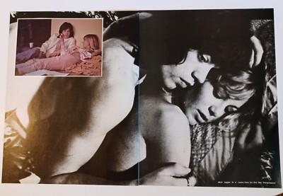 THE ROLLING STONES~MICK JAGGER PERFORMANCE~2-PAGE CENTERFOLD 1975 POSTER PINUP