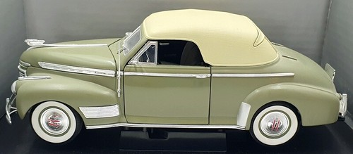 Eagle Universal Hobbies 1/18 Scale 353000 - 1941 Chevrolet Deluxe Soft Top Green - Picture 3 of 5