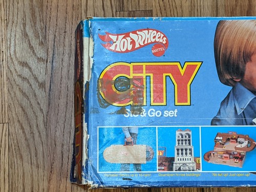 Vintage 1979 Hot Wheels City Sto & Go Set With Original Box Missing Piece - Picture 3 of 21