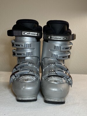 Nordica B7 Women's Ski Boots Size 7.0-7.5-Mondo 24.0-24.5 Nordica B7 Women's Ski Boots Size 7.0-7.5-Mondo 24.0-24.5