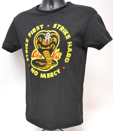 Cobra Kai, Karate Kid, ""Strike First, Strike Hard No Mercy"" schwarzes T-Shirt klein - Bild 6 von 9