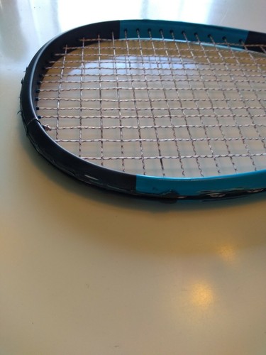Wilson Ultra Countervail Squash racket with small crack in frame - Picture 6 of 6