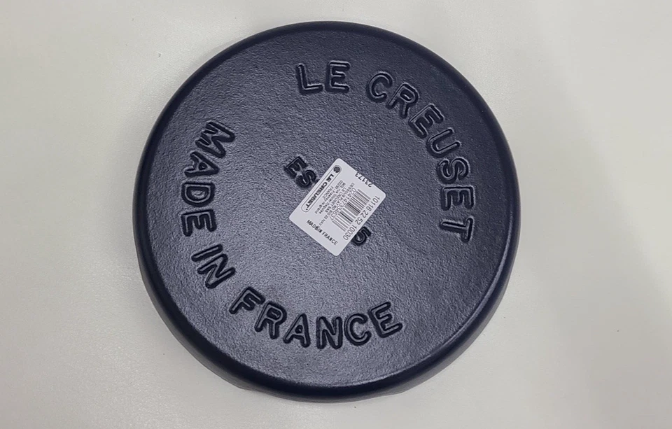 Le Creuset Signature Round Trivet Matte Nuit 8.8 In - Image 2 of 4