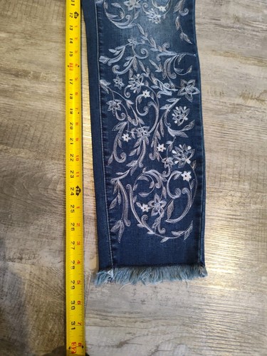 John Mark Women's Floral Embroidered Denim Skinny Stretch Raw Hem Jeans Size 10 - Picture 18 of 22