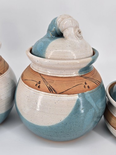 Set di tre barattoli vintage studio ceramica fatti a mano artista firmati blu crema - Foto 10 di 18