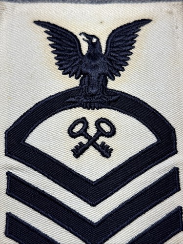Insignia de sarga blanca jefe CPO guardián de tienda de la Marina de los Estados Unidos de la Segunda Guerra Mundial - Imagen 3 de 9